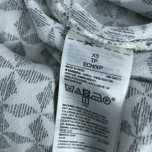 Gap V Neck Geometric Print Gypsy Top Blouse Sz XS - Picture 8 of 8